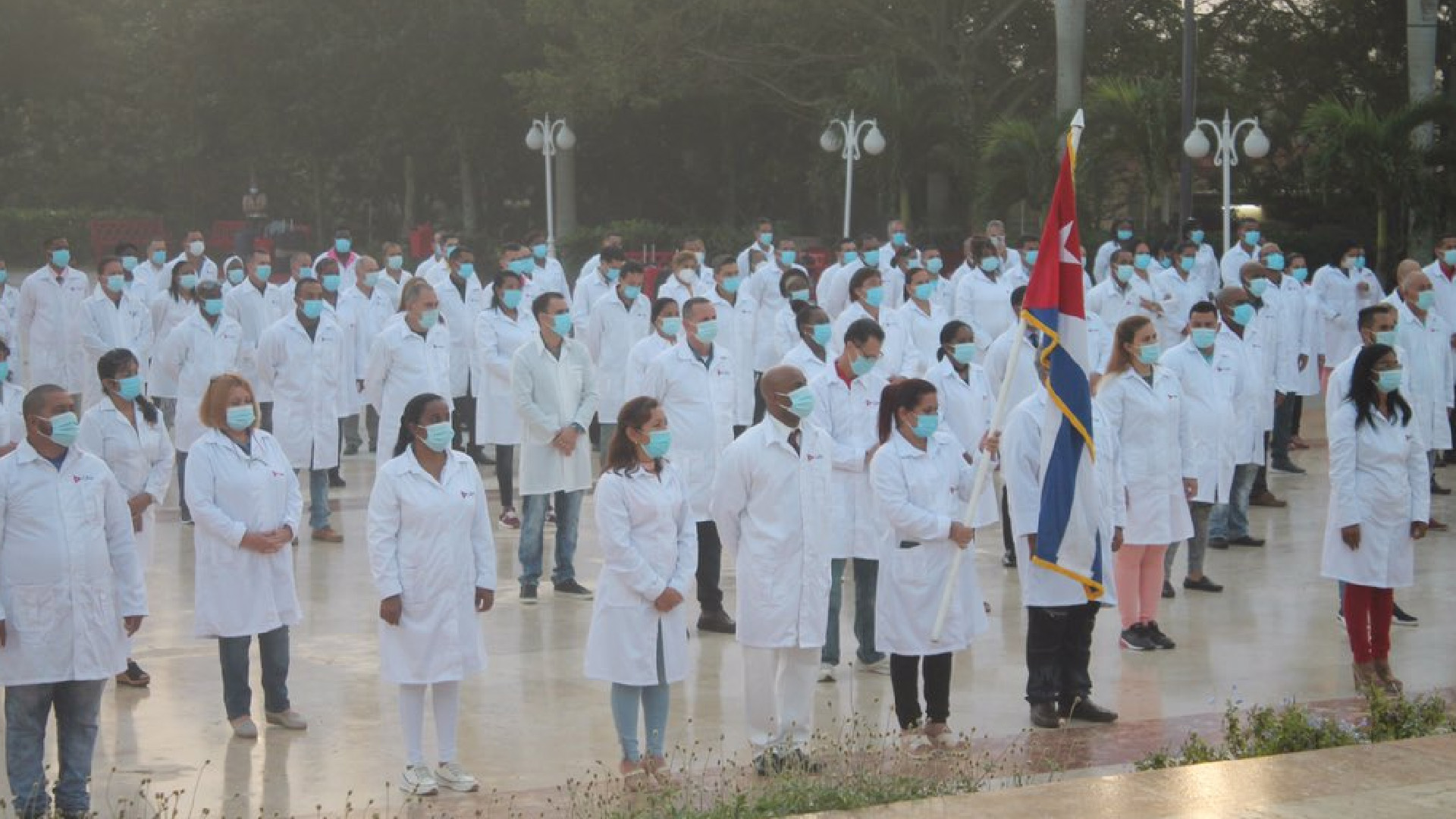 Arribarán 500 médicos cubanos a CDMX por incremento de contagios de COVID-19