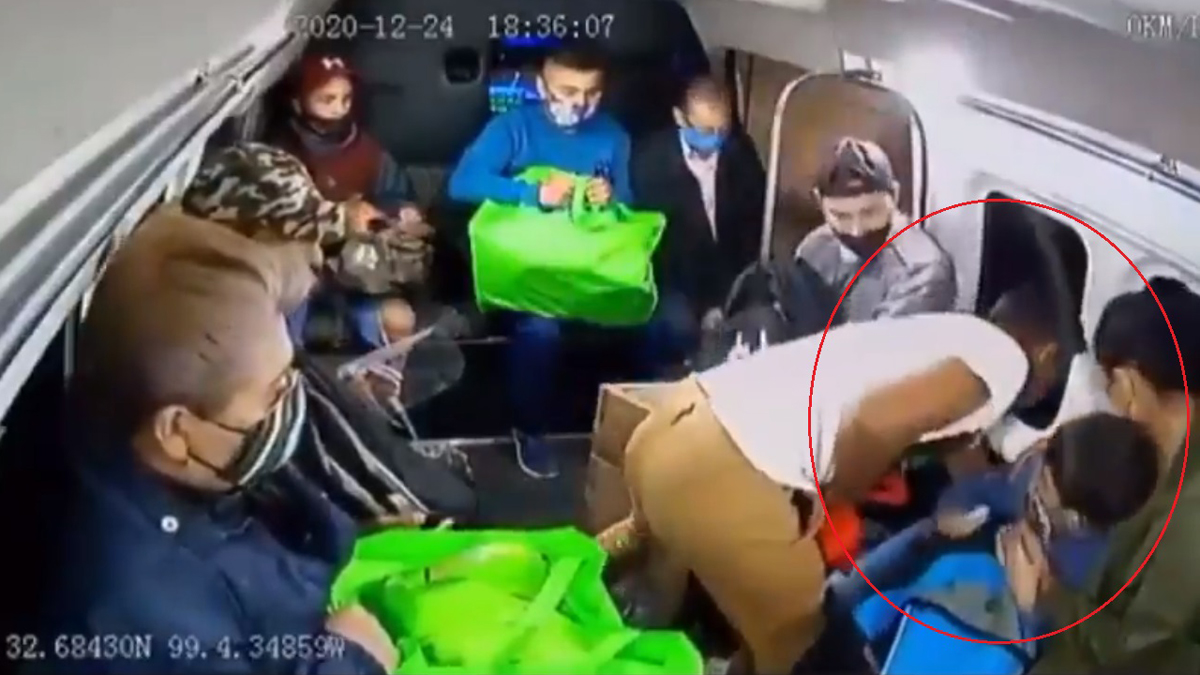 #Video “¿Quién le quita el susto a mi hijo?”, reclama mujer a chofer tras asalto a combi