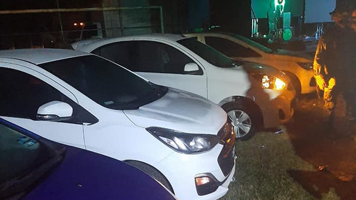 #Video Dispersan megaposada en Sinaloa presuntamente de hijos de 'El Chapo' - autos-asegurados-en-sinaloa-en-megaposada-navidena