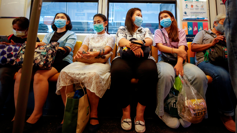 Un año conviviendo con un virus que las vacunas no deben hacernos subestimar