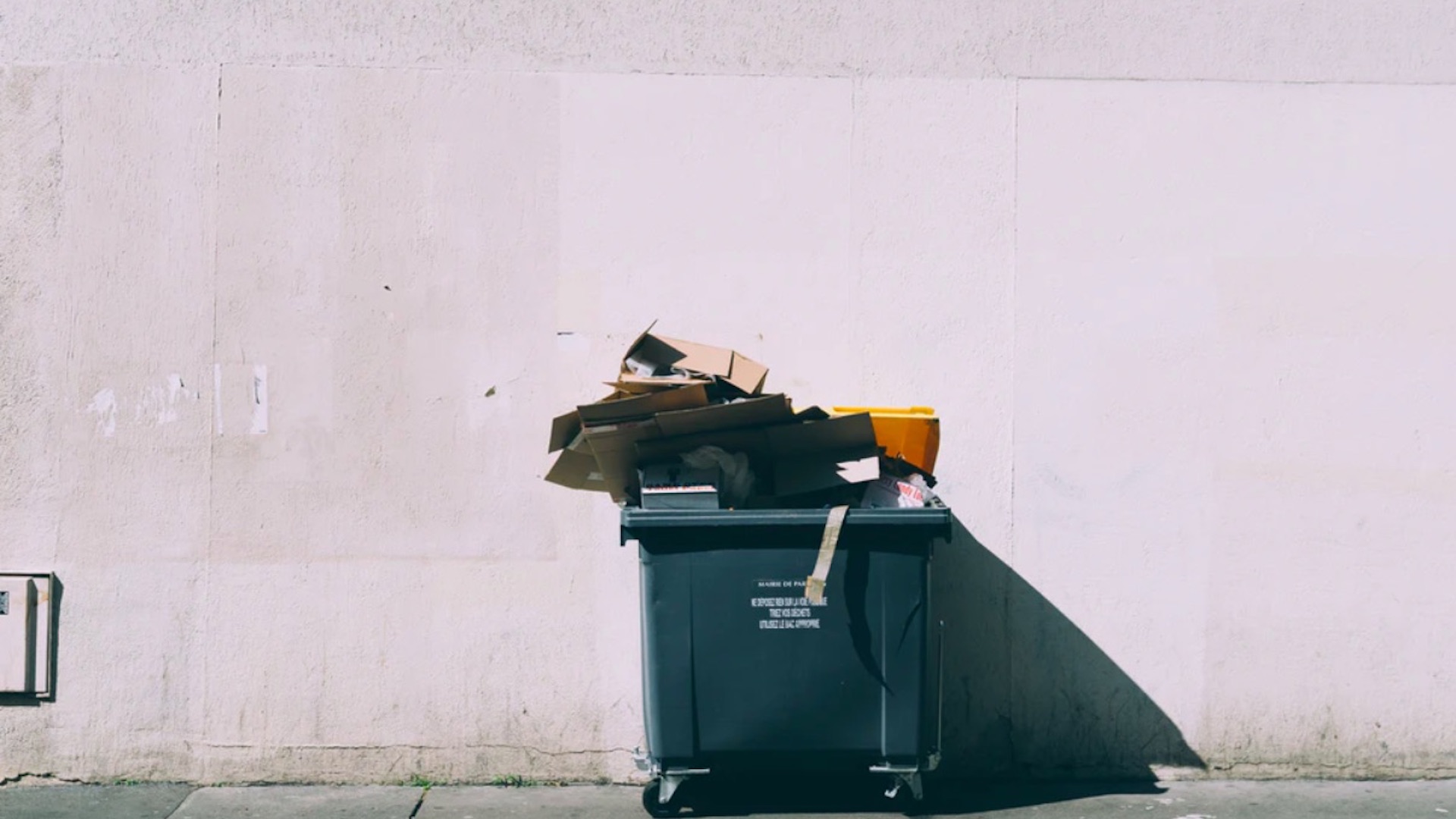 Mujer esconde cuerpo de compañero de vivienda para seguir cobrando su seguridad social