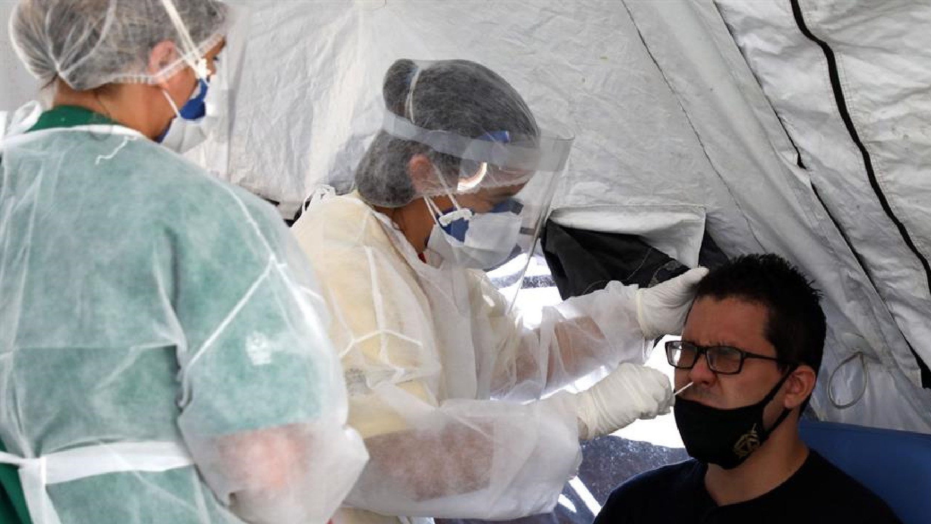 Brasil roza las 190 mil muertes y los 7.4 millones de casos de COVID-19