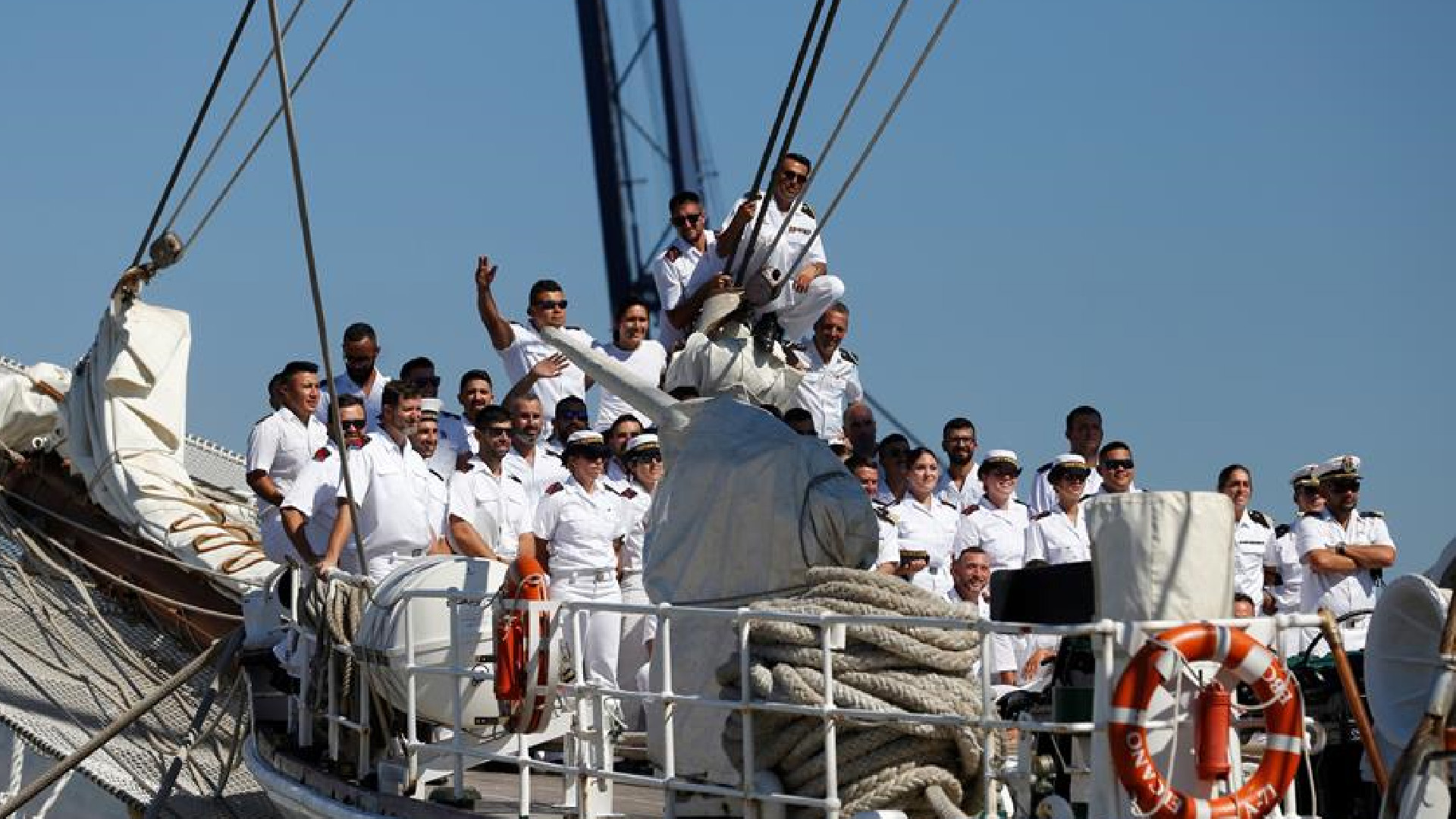 Buque español llega a México para conmemorar los 500 años de la primera vuelta al mundo realizada por Fernando de Magallanes - buque-espanol-llega-a-mexico-para-conmemorar-los-500-anos-de-la-primera-vuelta-al-mundo-realizada-por-fernando-de-magallanes-foto-efe