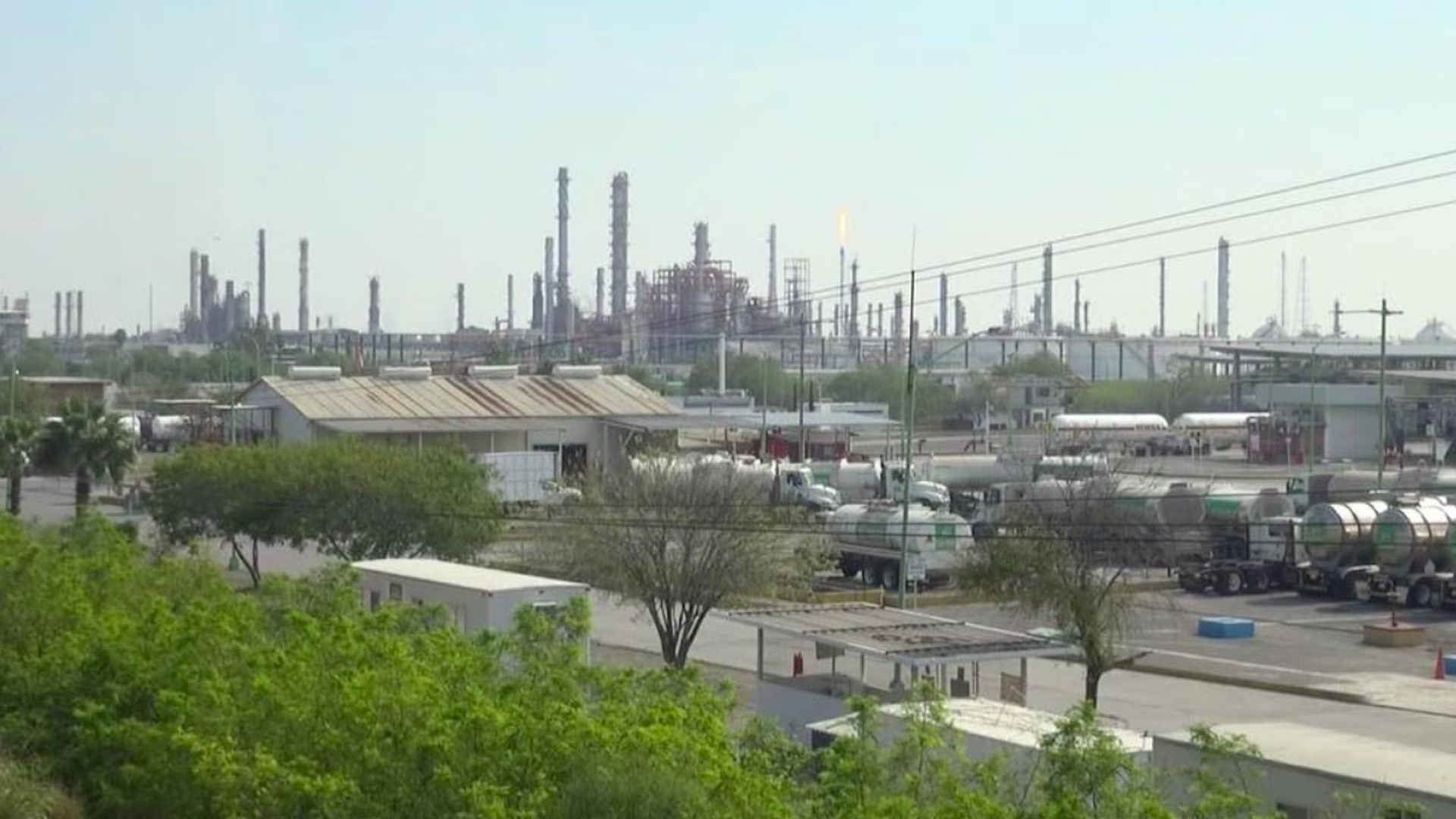 Explosiones en Refinería de Cadereyta, Nuevo León, dejan al menos cinco personas lesionadas