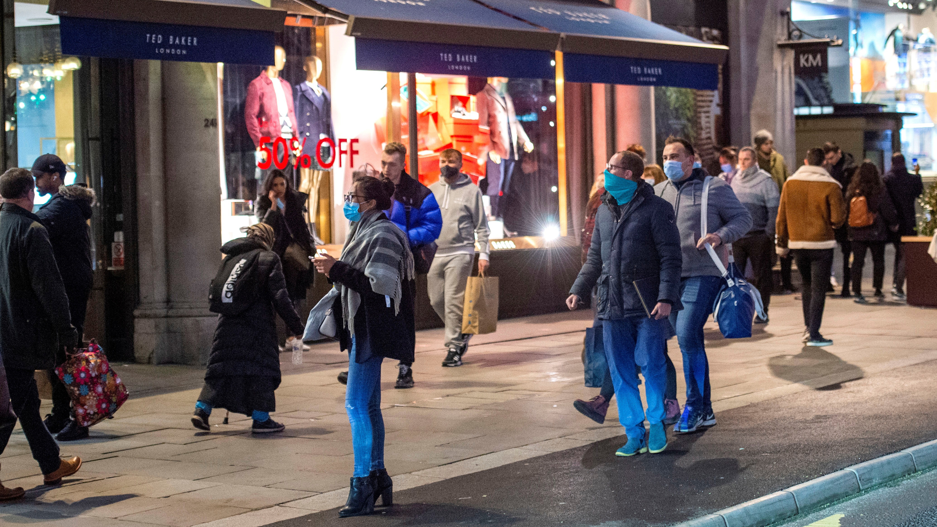 Irlanda, Austria y Grecia se unen a restricciones aéreas con Reino Unido por variante de COVID-19