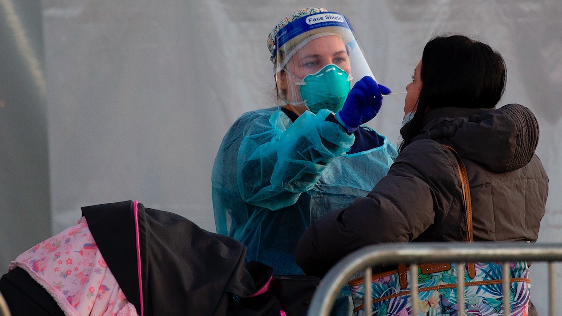 EE.UU rompe récord de muertes diarias por COVID-19