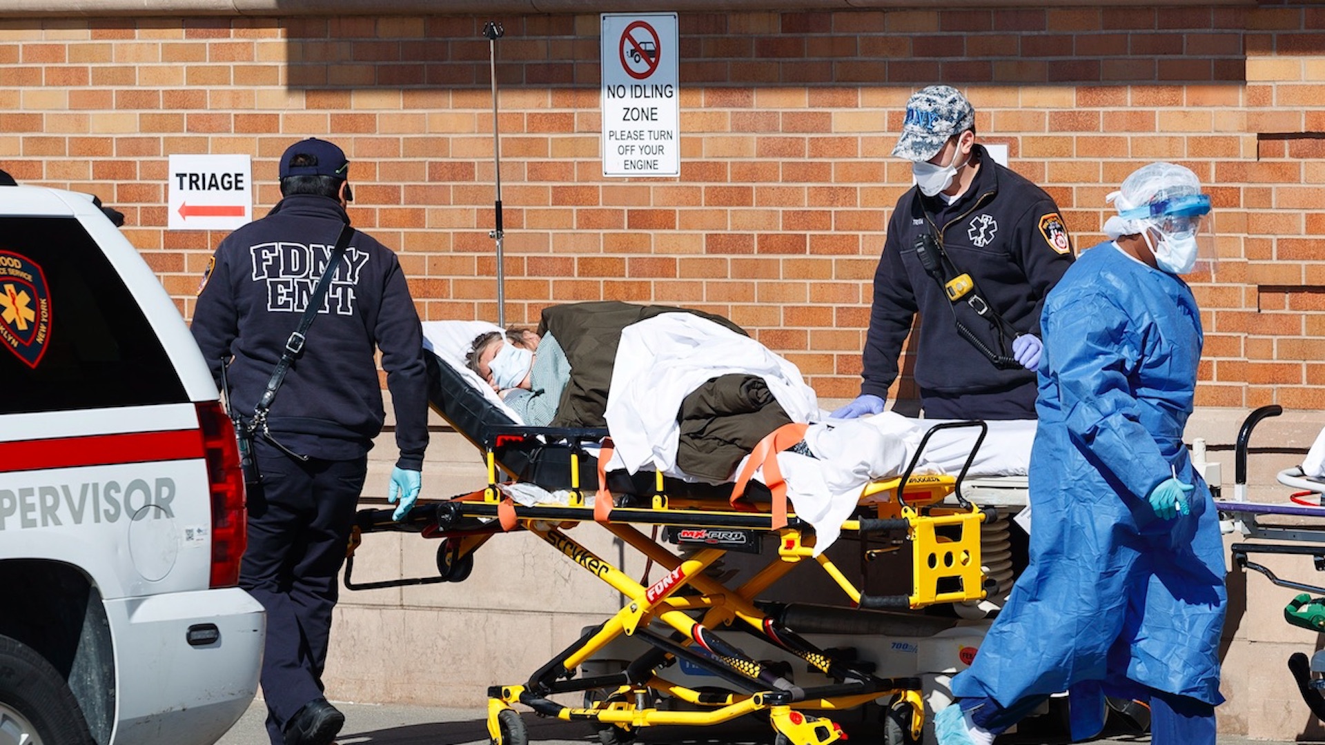 Estados Unidos suma 3 mil 927 muertes por COVID-19 en un solo día