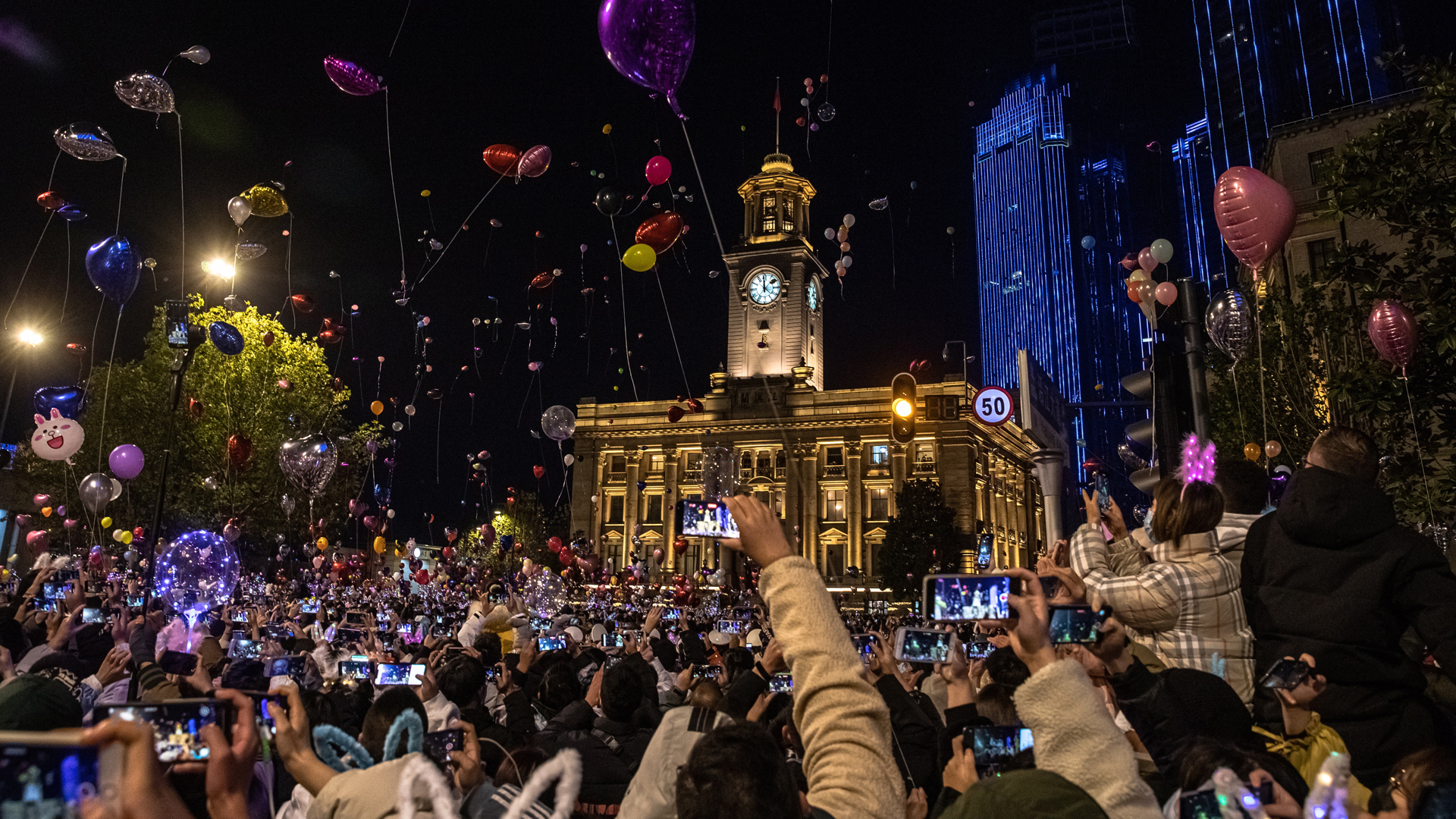 Reciben en Wuhan el año 2021 sin sana distancia - celebracion-de-ano-nuevo-en-wuhan