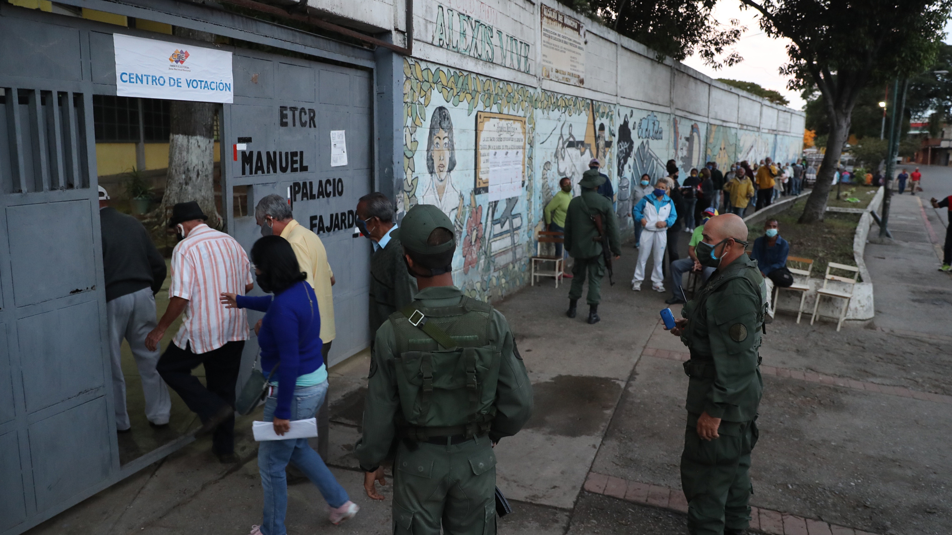 Inician en Venezuela elecciones parlamentarias para renovar Asamblea Nacional - centro-de-votacion-en-venezuela