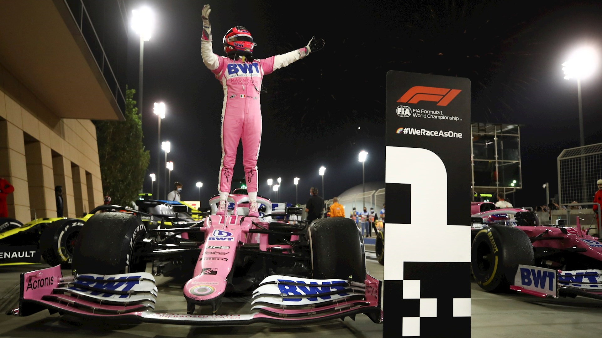 Felicita López Obrador a ‘Checo’ Pérez por triunfo en GP de Sakhir; “enaltece al país”, aseguró