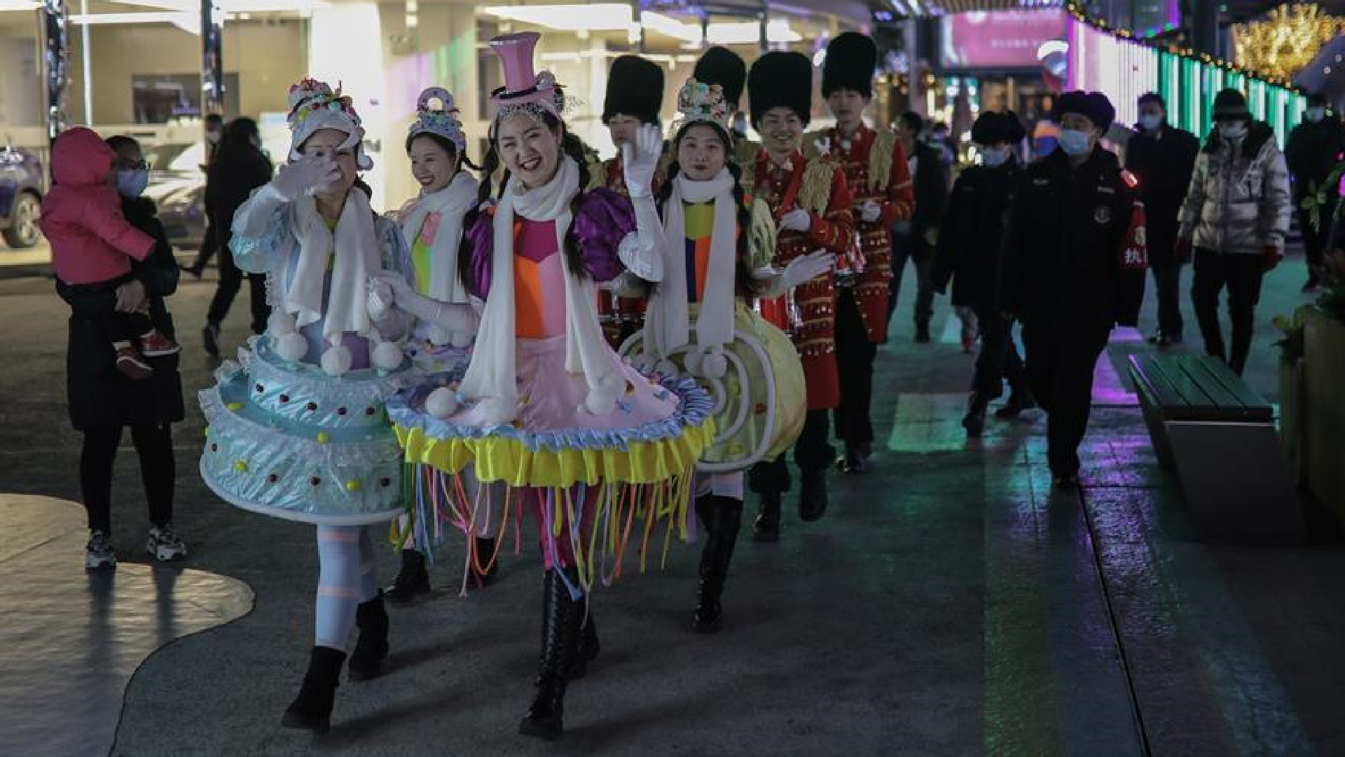 China registra 12 nuevos casos importados y ocho locales de COVID-19