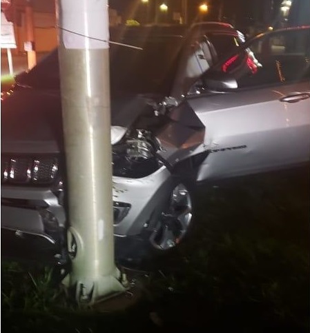 Cantante Manny Manuel sufre accidente vial en estado de ebriedad - choque-contra-poste-de-manny-manuel