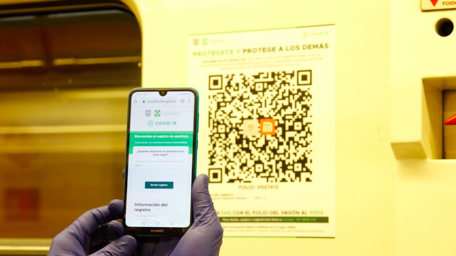 Colocan códigos QR para rastreo de casos de COVID-19 en el Metro Colocan códigos QR para rastreo de casos de COVID-19 en el Metro