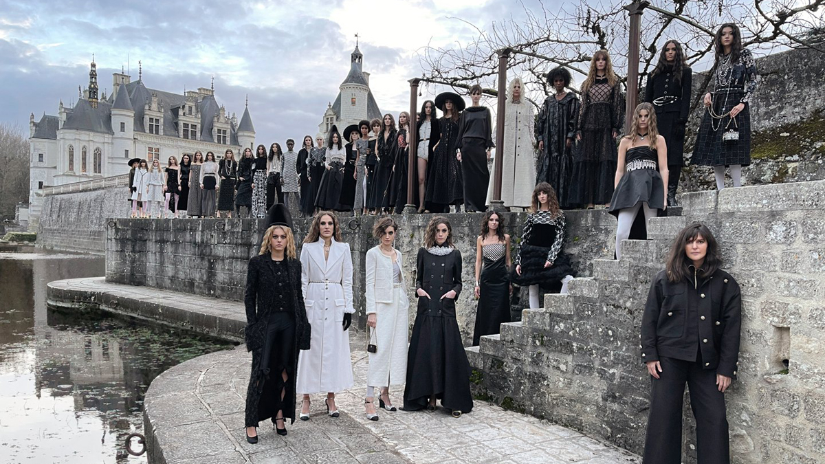 Caballeros, reinas y juego de damas en la pasarela de Chanel
