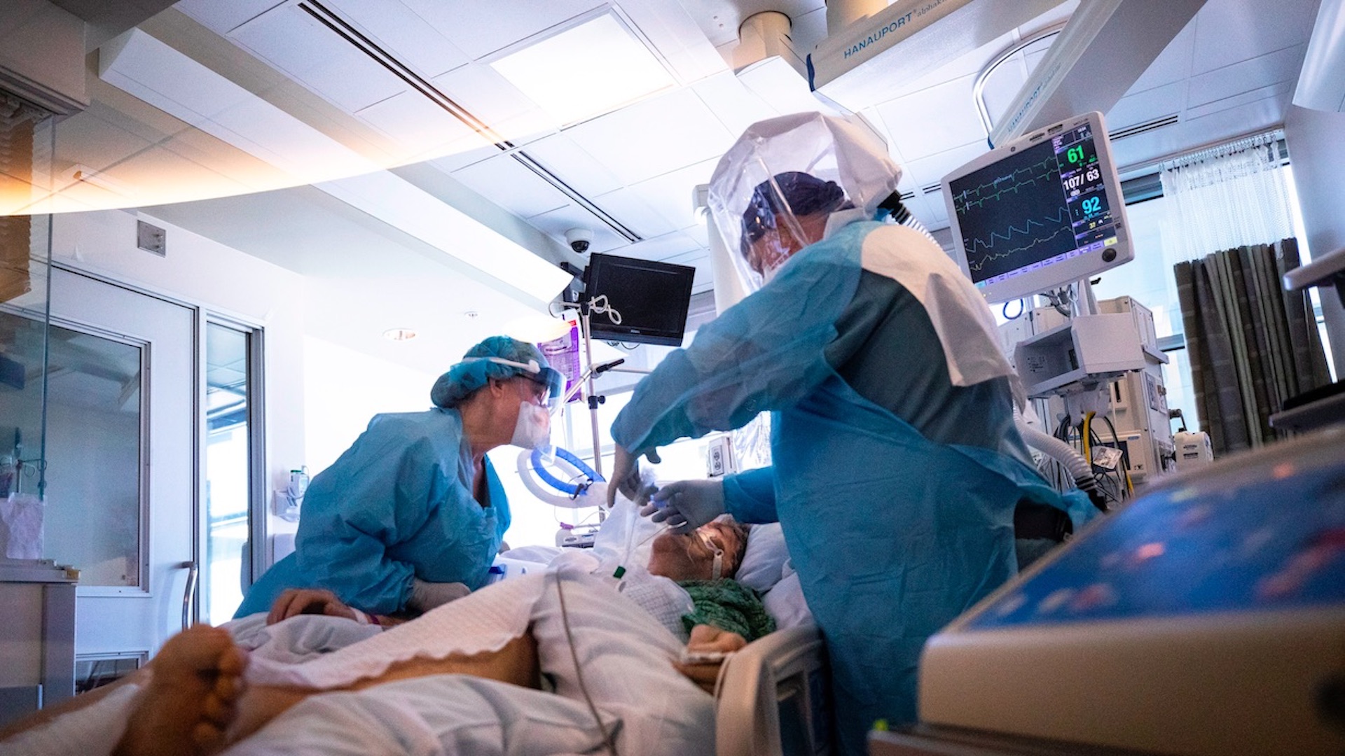 Hospitales de Los Ángeles con niveles bajos de suministros y oxígeno