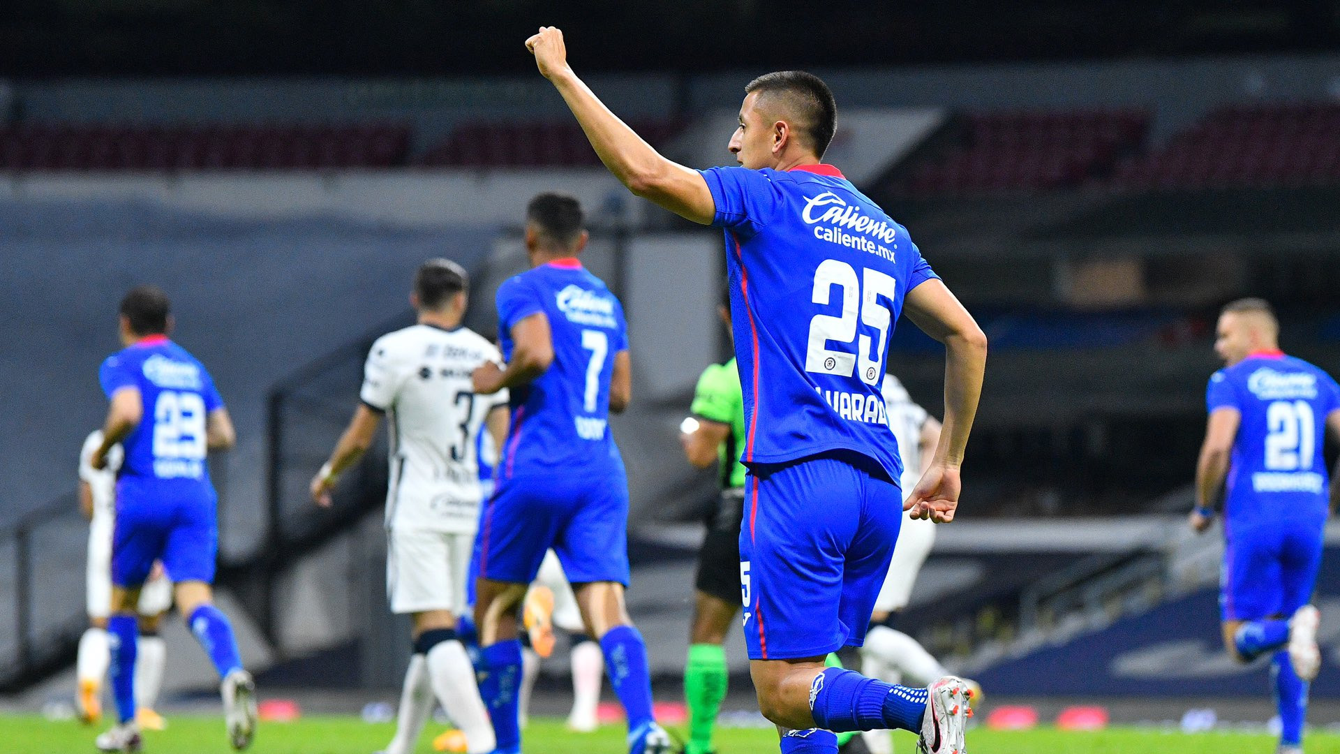 Cruz Azul golea a Pumas; tiene pie y medio en la Final del Guardianes 2020