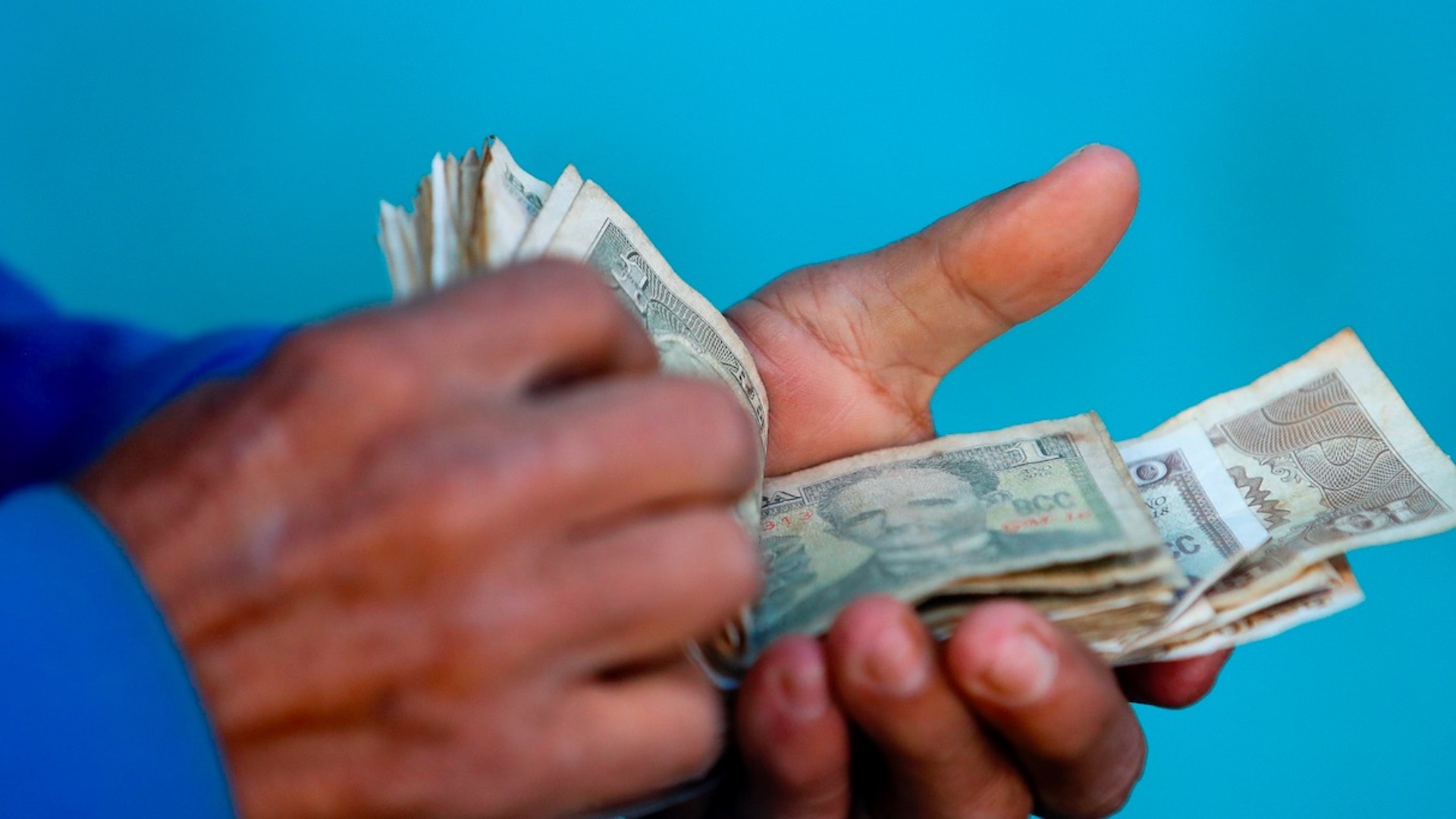 Cuba inicia cuenta regresiva para la unificación monetaria con temor a la inflación