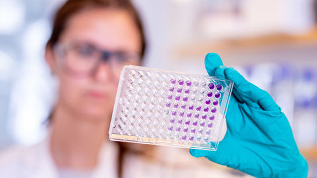 EE.UU. espera autorizar en abril distribución de vacuna contra COVID-19 de AstraZeneca