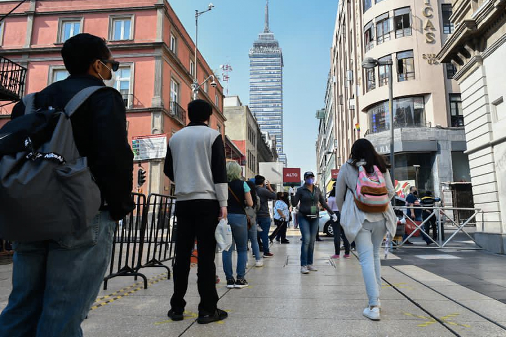 Desciende movilidad en la Ciudad de México, pero pico de hospitalizaciones por COVID-19 es máximo