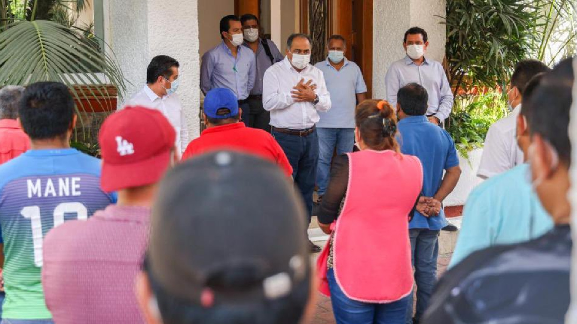 Héctor Astudillo agradece a colaboradores de Casa Guerrero por su labor en víspera de Navidad