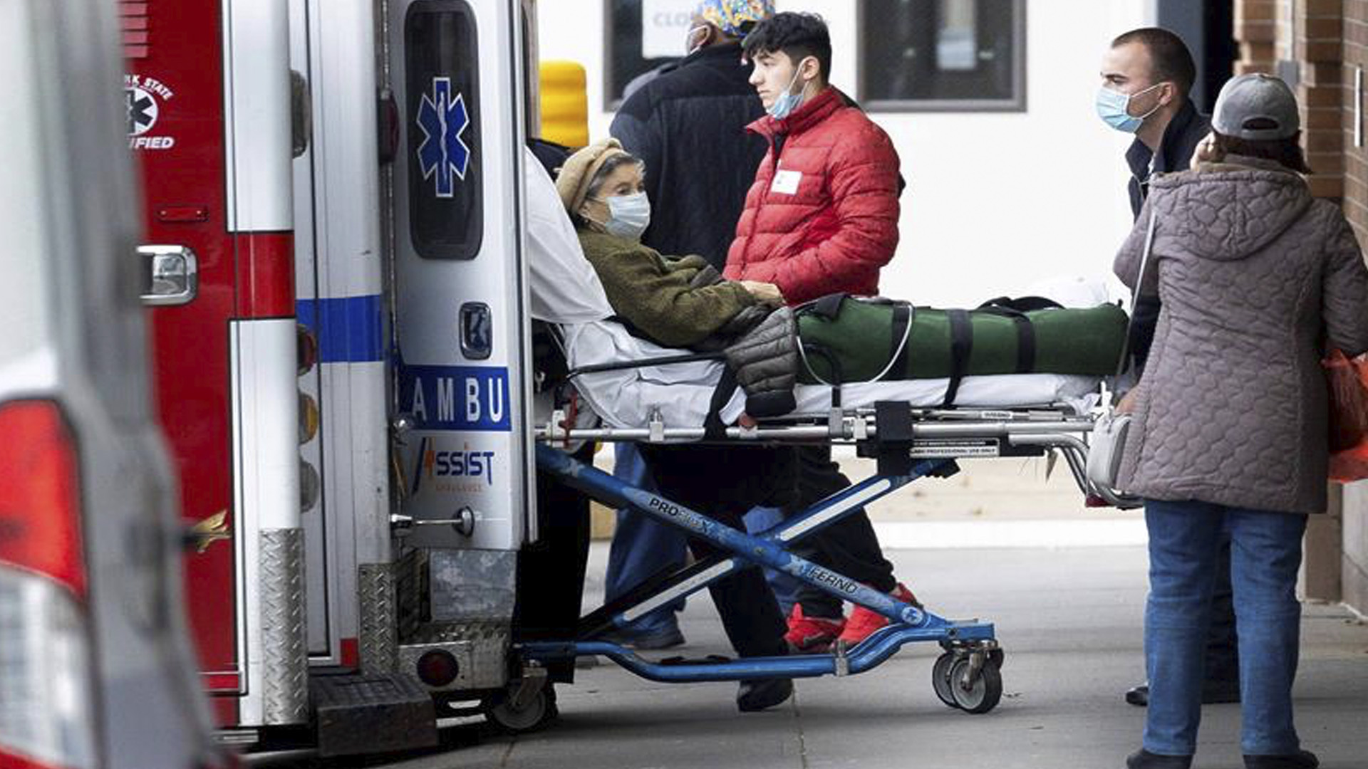 Registra EE.UU. nuevo récord de muertes por COVID-19 en un día - eeuu-supera-las-300-mil-muertes-confirmadas-por-covid-19