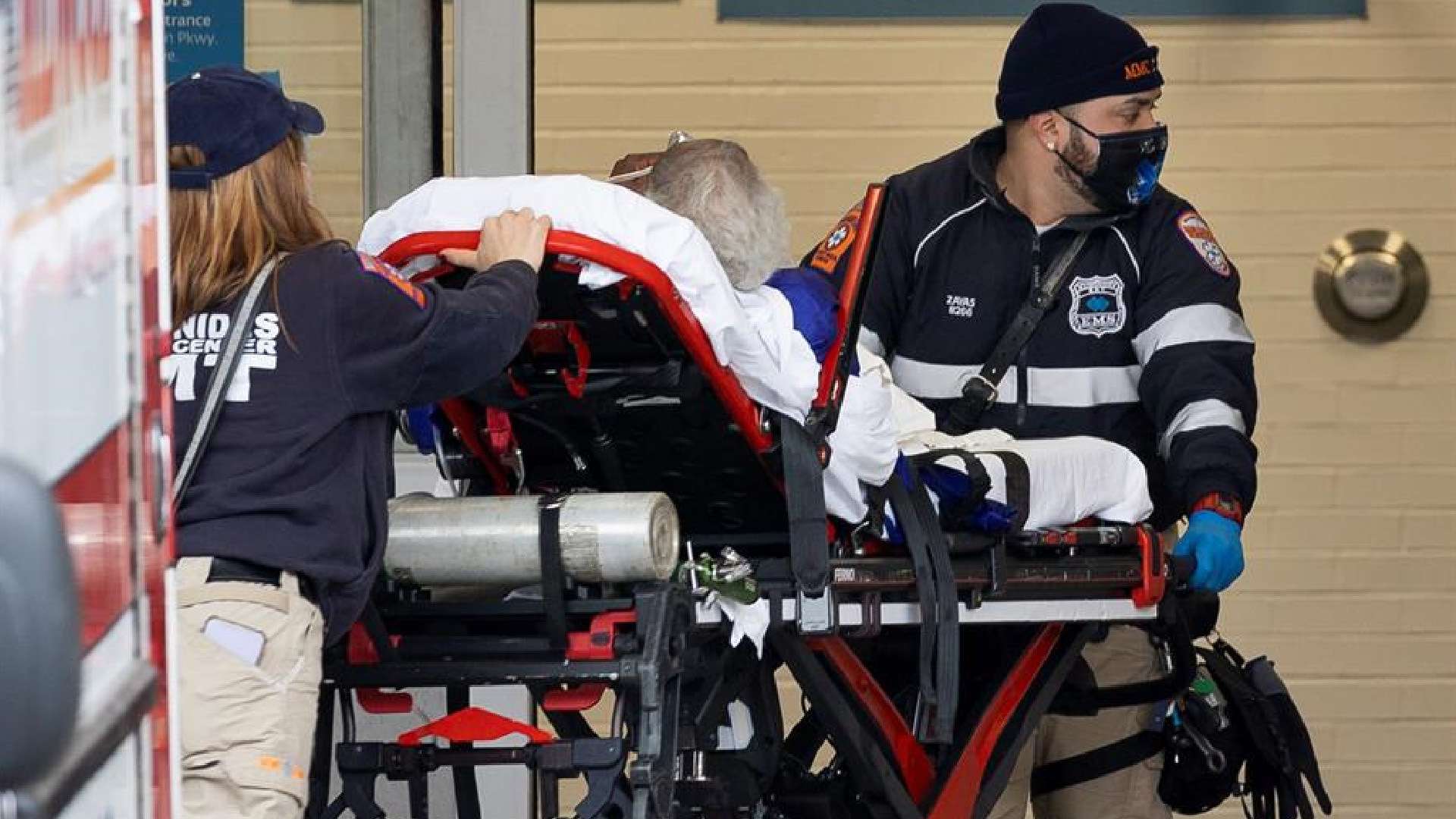 EE.UU. supera los 19 millones de casos de COVID-19; último millón de contagios en apenas 7 días