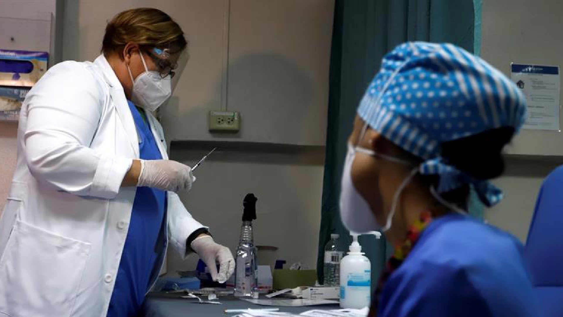 EE.UU. ya administra vacunas Pfizer y Moderna en 4 mil puntos de su territorio