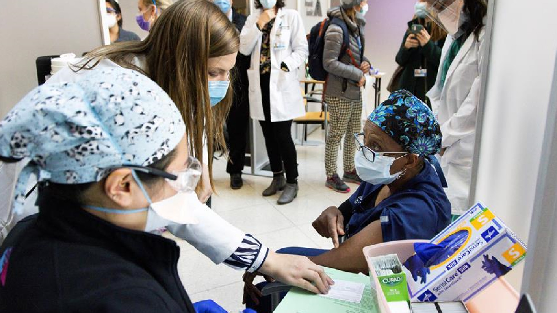 EE.UU. ya rebasa los 18 millones de contagios y más de 319 mil muertos por COVID-19