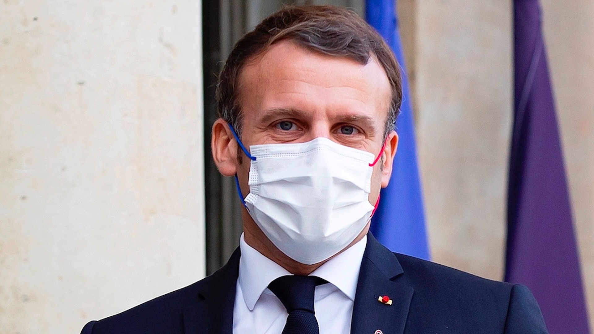 Macron presenta tos, cansancio y fiebre y se mantiene aislado tras dar positivo a COVID-19