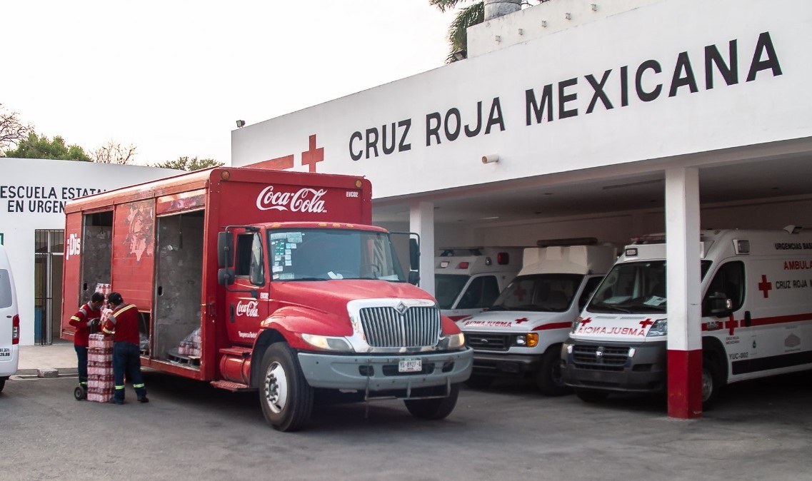 A seguir uniendo esfuerzos en 2021 para fortalecer a México - entrega-agua-ciel-a-cruz-roja-imcc