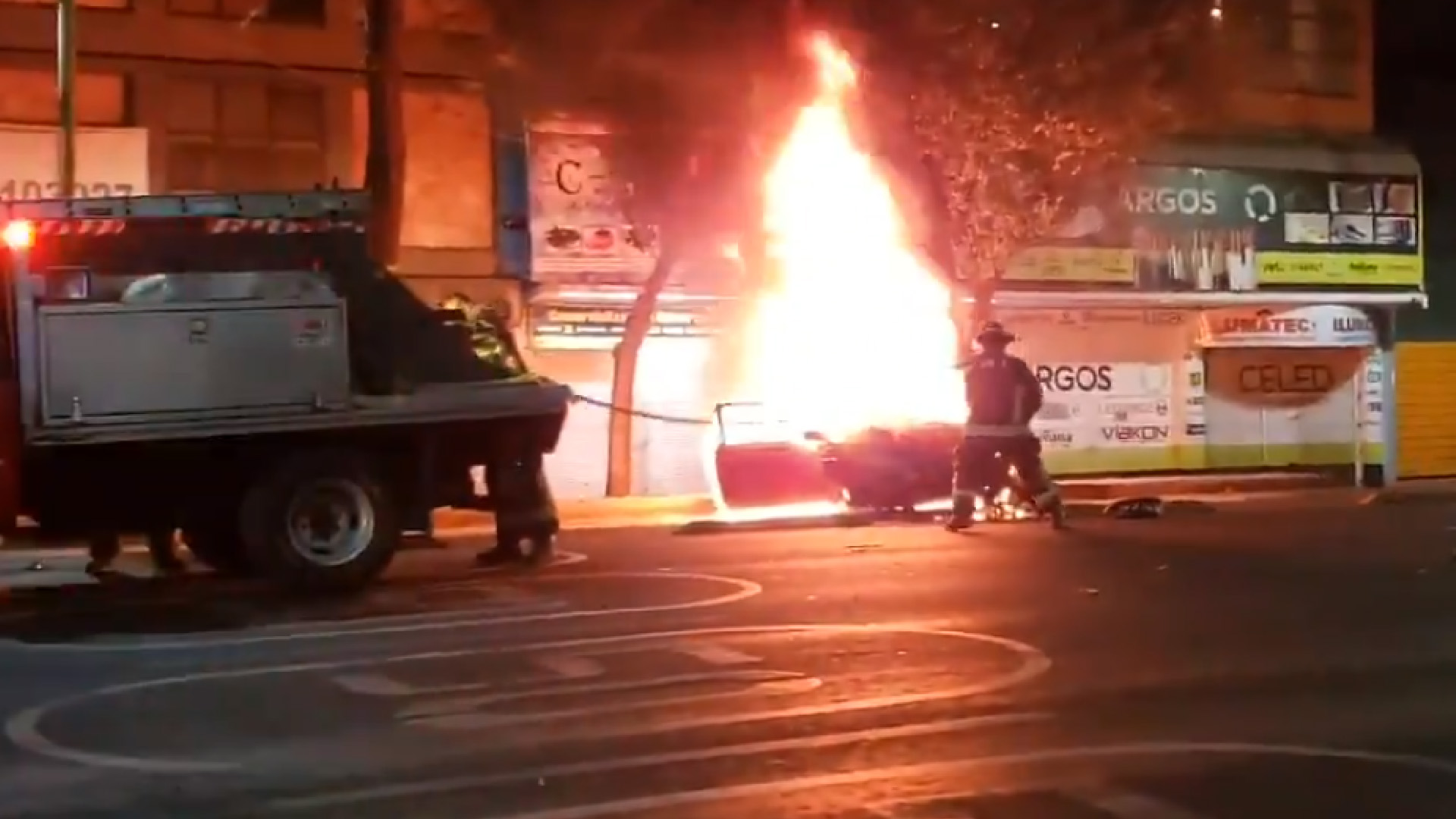 #VIDEO Fatal accidente vial sobre Eje Central deja dos heridos y un ciclista muerto #VIDEO Fatal accidente vial sobre Eje Central deja dos heridos y un ciclista muerto
