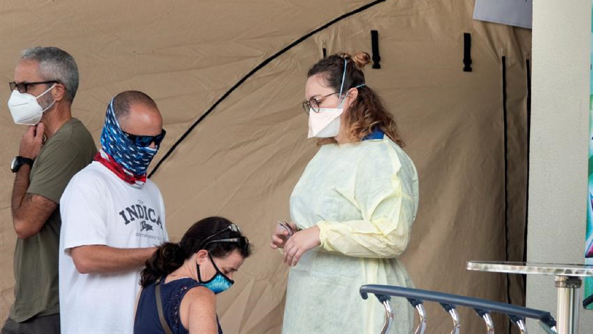 Gobernador de Florida promete acelerar vacunación tras quejas en suministro