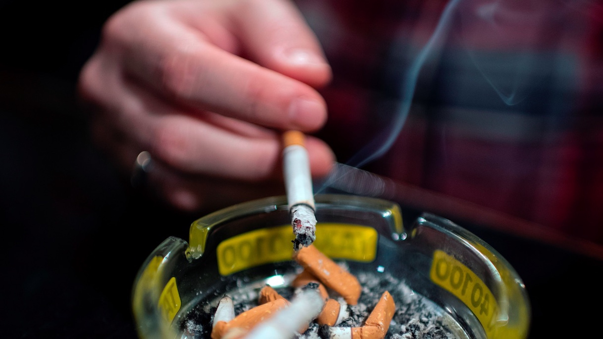 OMS lanza campaña para que 100 millones dejen de fumar ayudados por Whatsapp