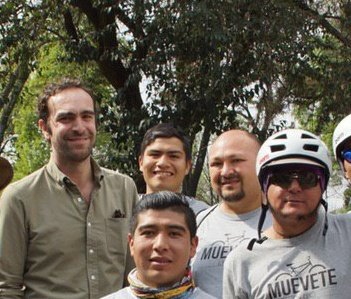 #Video Funcionarios del Programa Muévete en Bici de la CDMX golpean a joven; Movilidad confirma que fueron dados de baja - funcionario-semovi-golpeador-3