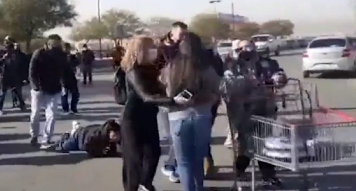 #VIDEO Clientes protagonizan ‘La Guerra de los Pasteles’ afuera de Costco en Ciudad Juárez