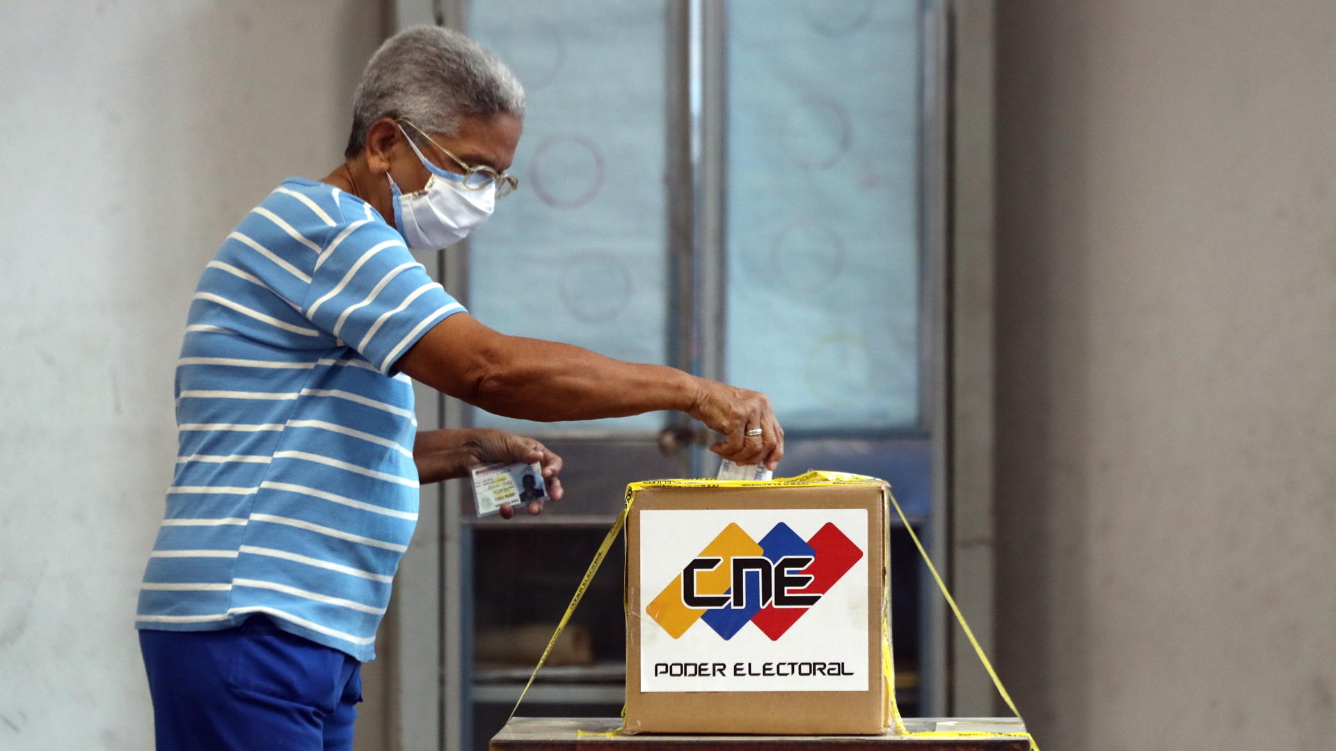 El chavismo proclama un triunfo mayor al adjudicado en las parlamentarias