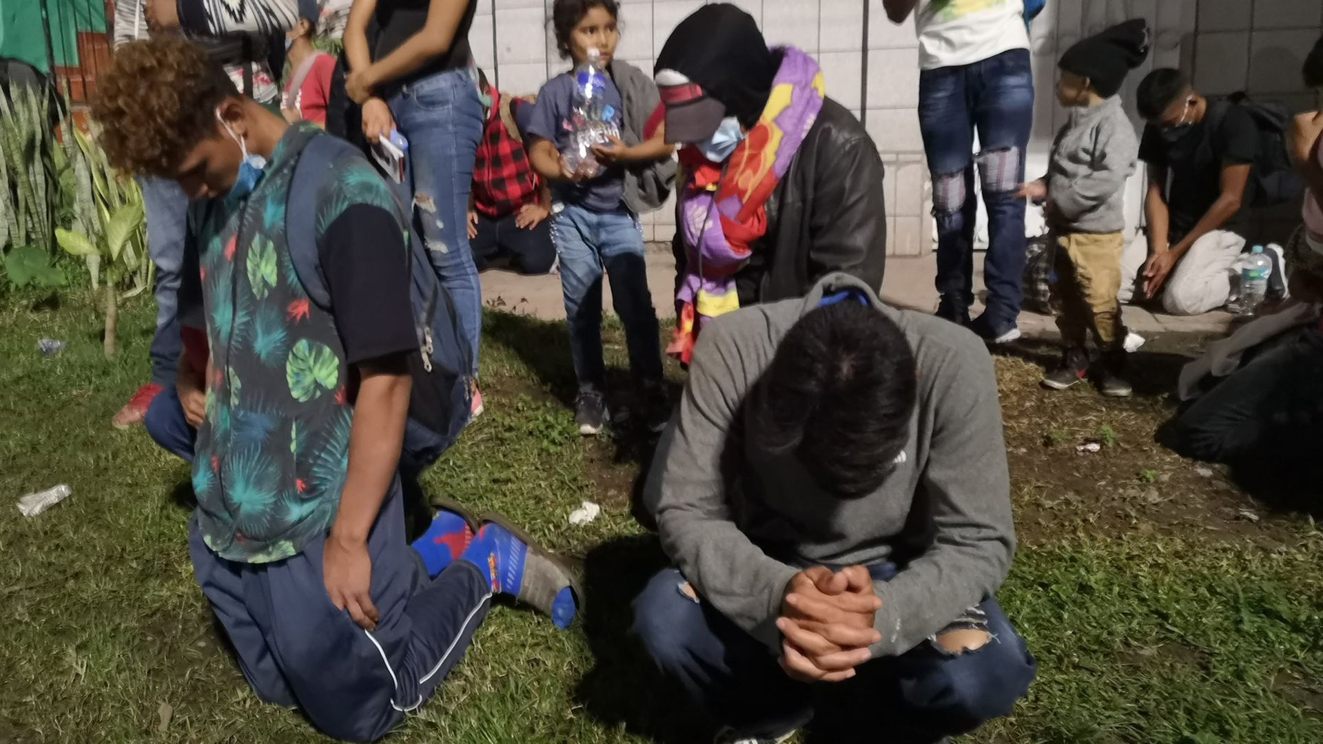 Parten hondureños hacia EE.UU. en caravana ante afectaciones por Eta e Iota - hondurenos-en-busca-de-partir-en-caravana-hacia-eeuu