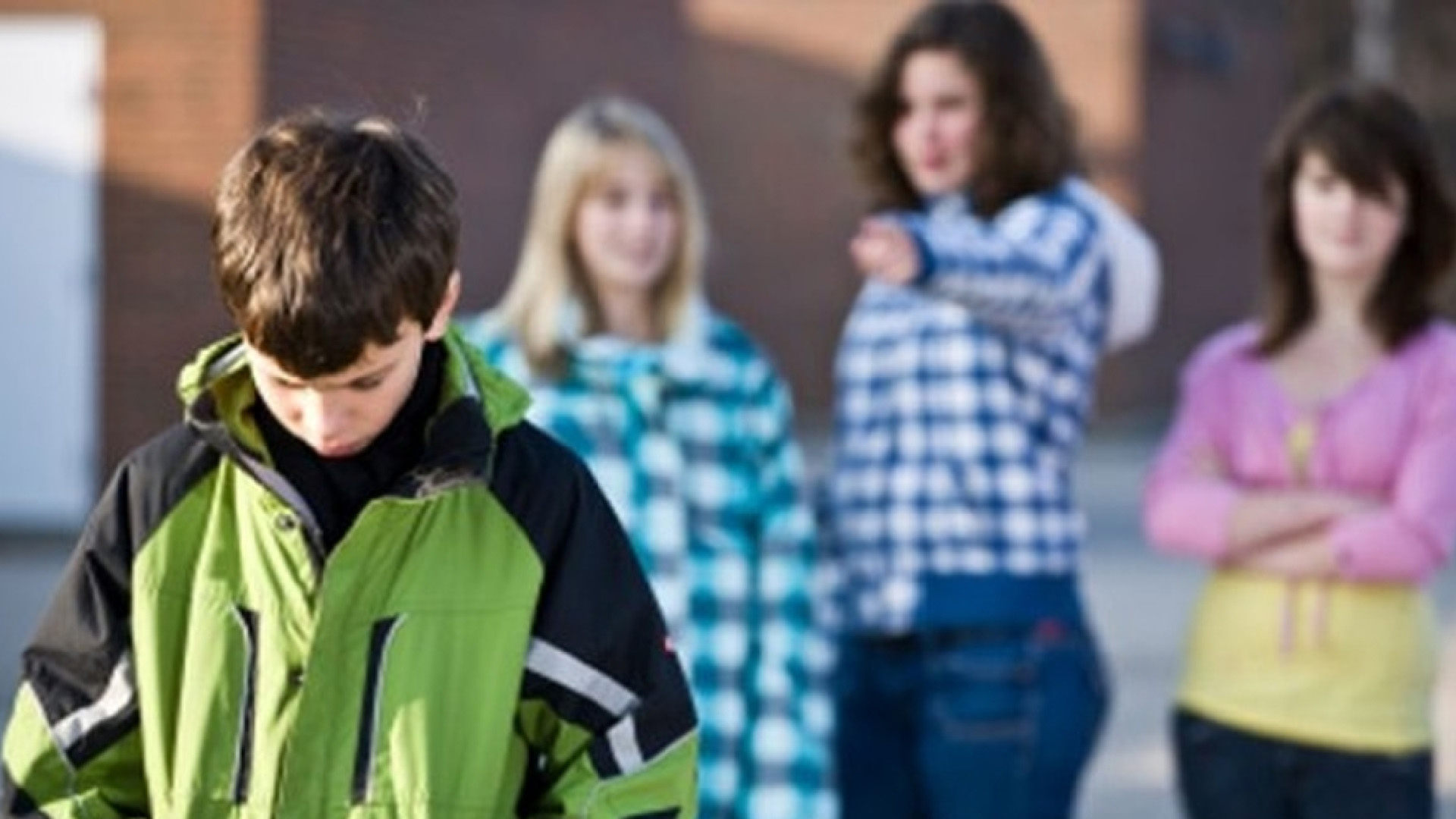 Compartir fotos en redes sociales de menores de edad los pone en riesgo, advierte INAI