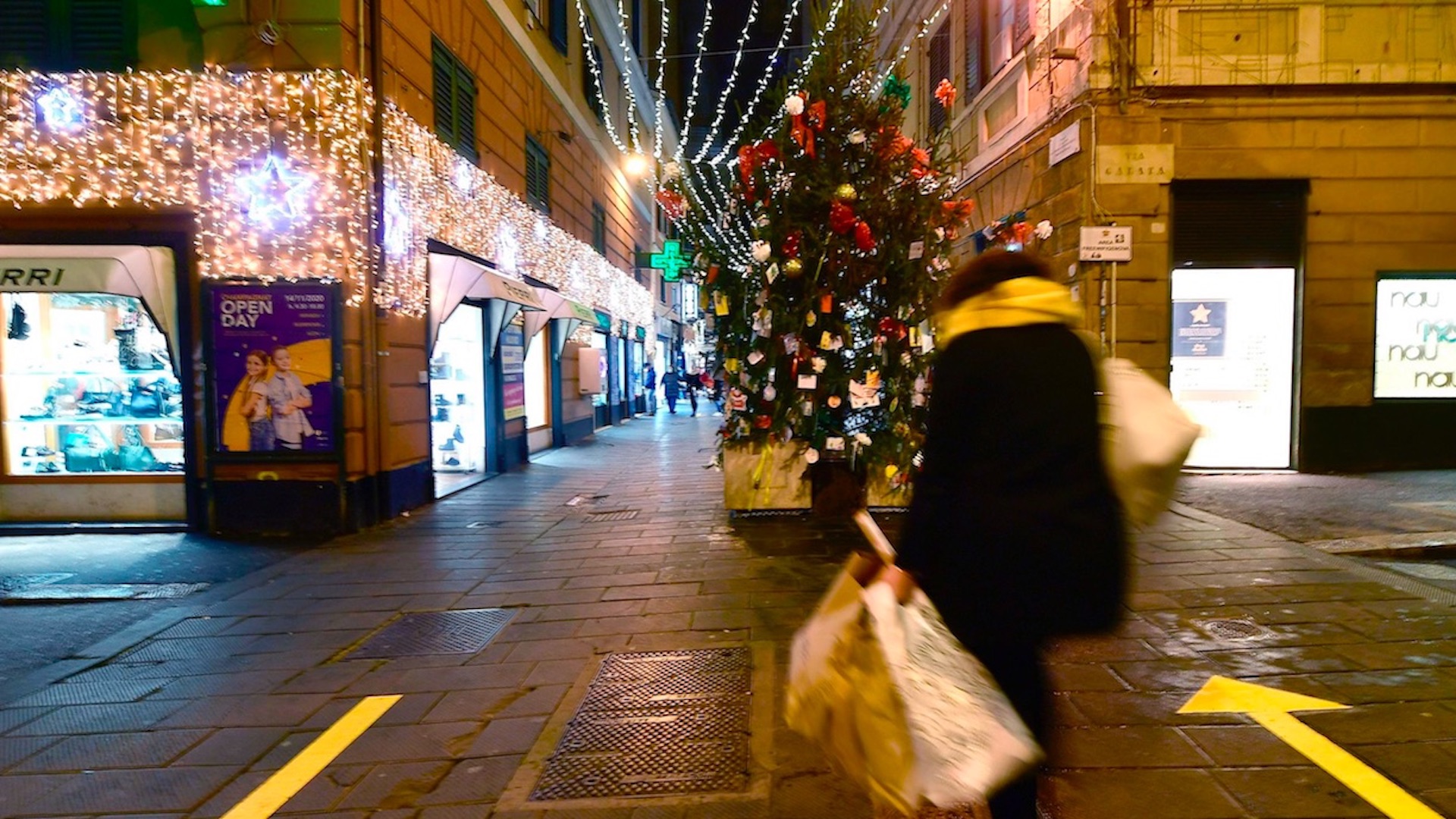 Italia decreta confinamiento la mayor parte de la Navidad por COVID-19