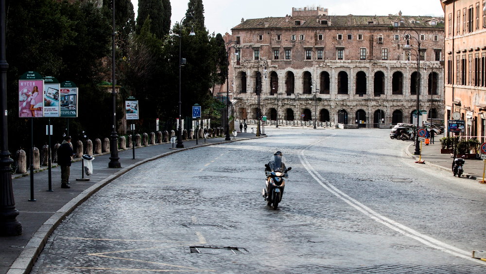 Italia alarga la prohibición de vuelos desde Brasil por variante de COVID-19