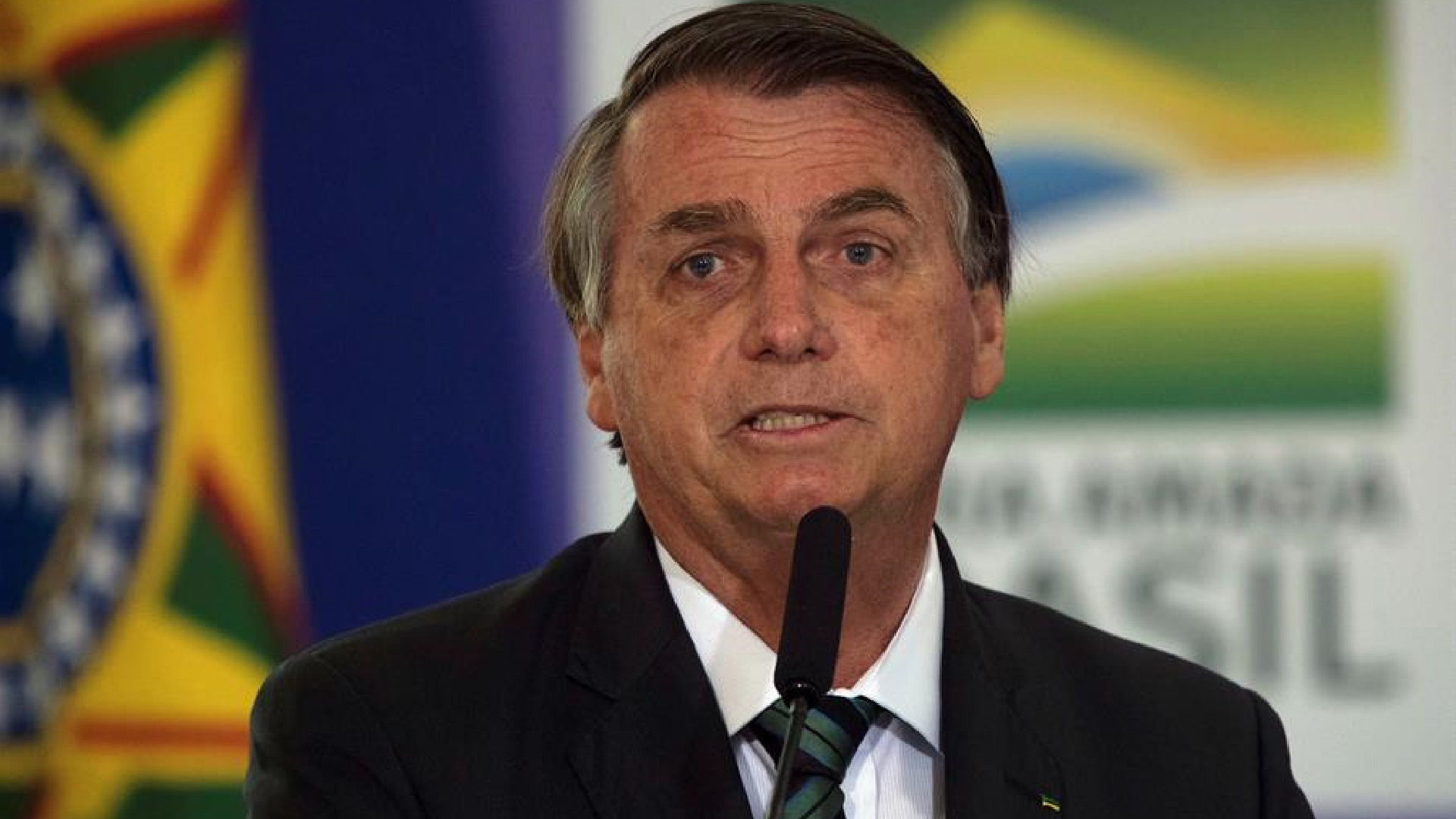 Bolsonaro indulta a policías y militares que mataron en “ejercicio de sus funciones”
