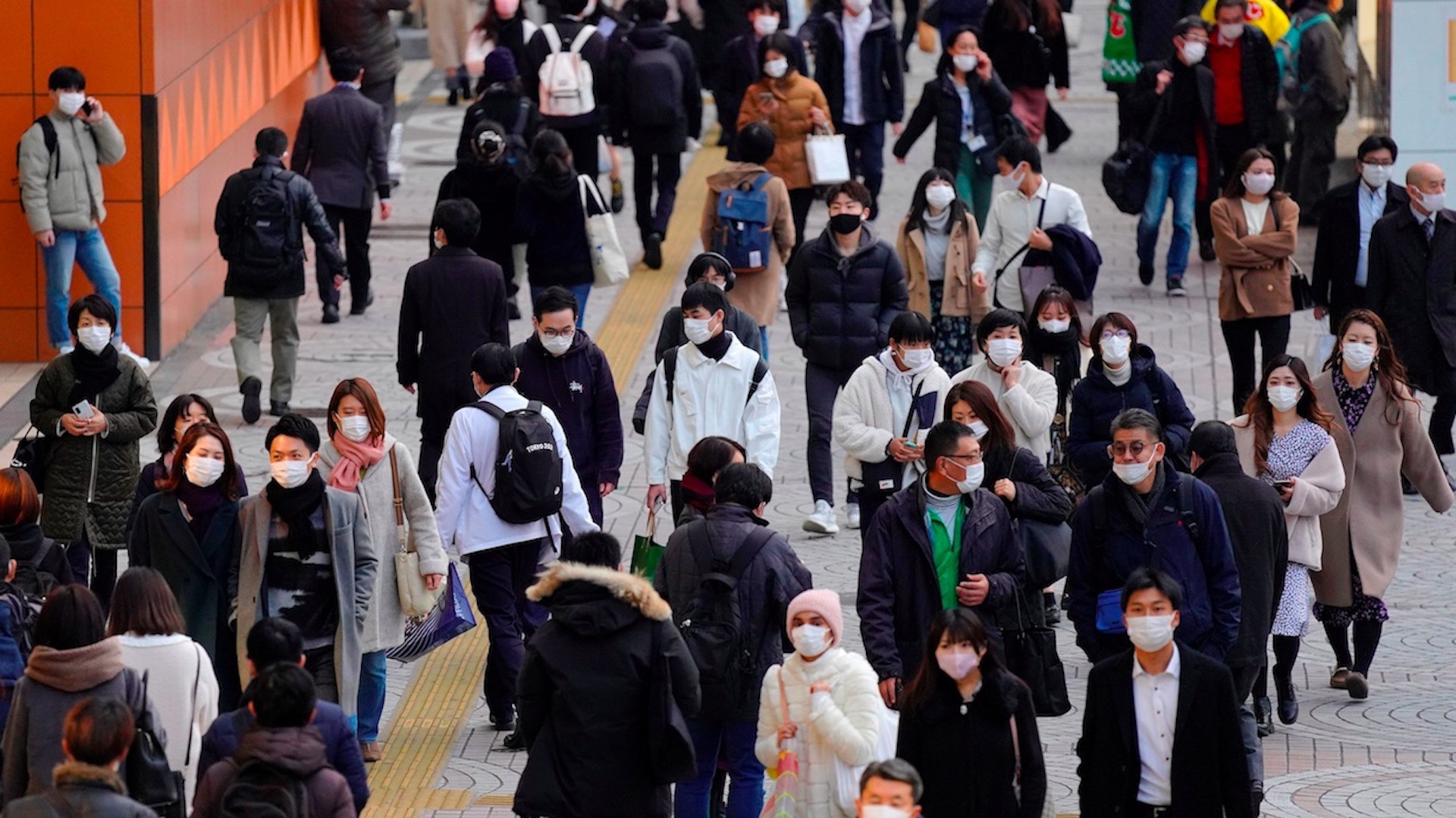 Japón inicia vacunación contra COVID-19 de ancianos
