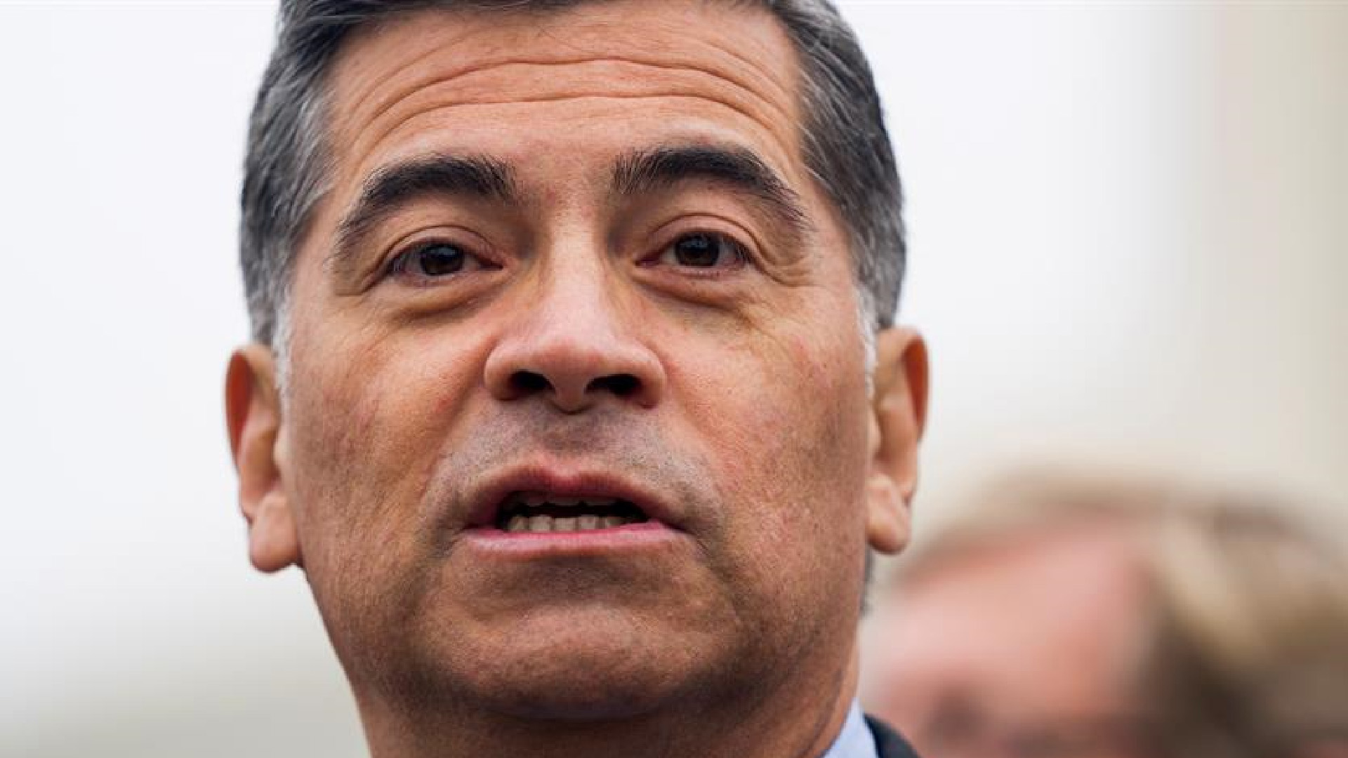 Joe Biden elige a fiscal latino de California para dirigir Sanidad, informa New York Times