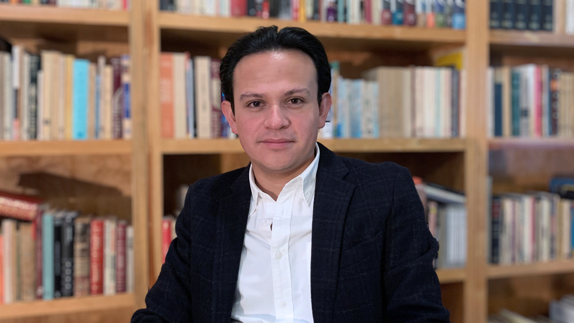 Mexicano gana premio Vargas Llosa con obra sobre ‘el arquitecto de Hitler’