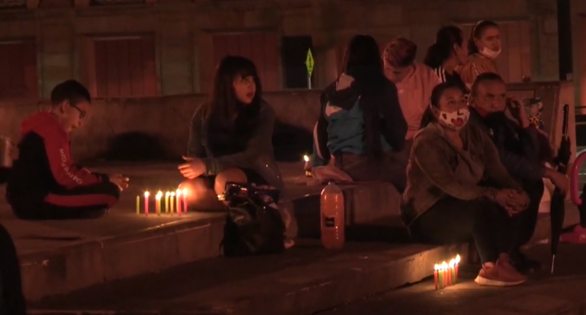 Colombia conmemora la tradicional noche de las velitas pese a la pandemia