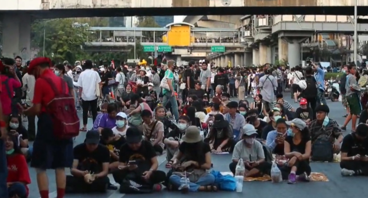 Las manifestaciones prodemocracia de Tailandia descansan hasta 2021