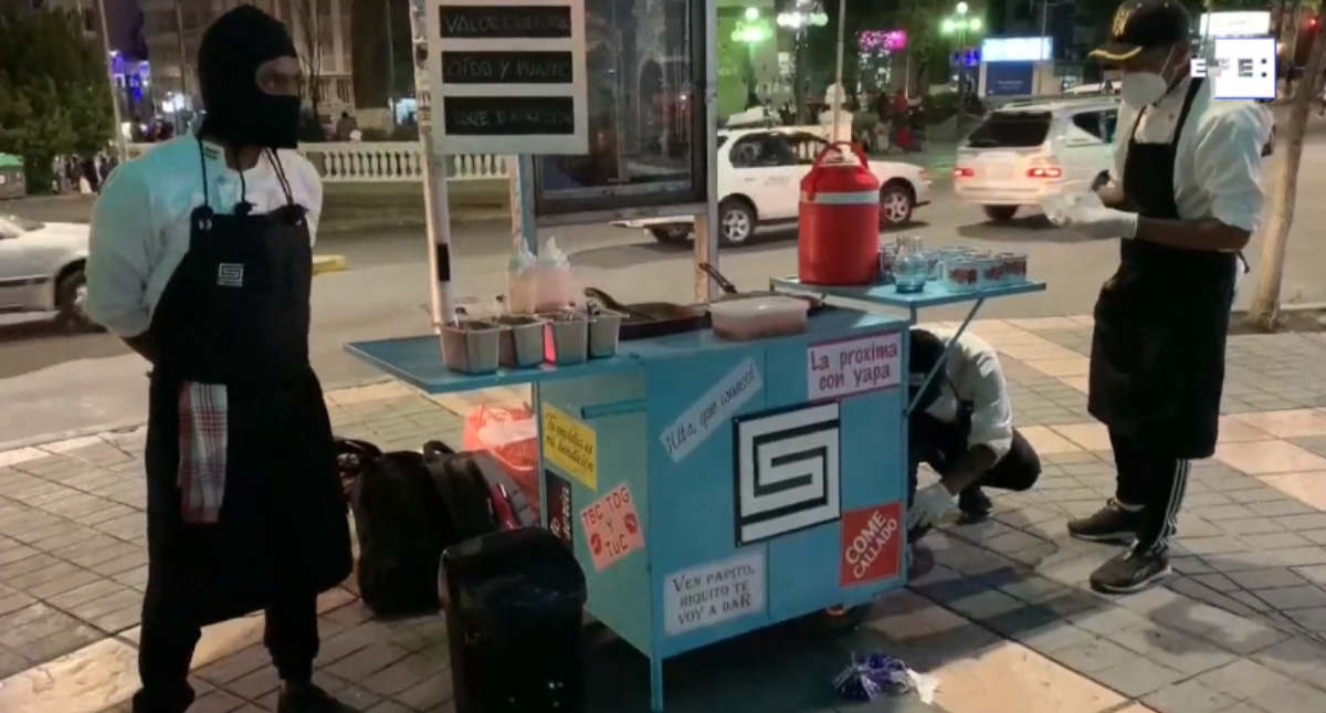 “Carritos clandestinos”, una experiencia gastronómica callejera y nutritiva en Bolivia “Carritos clandestinos”, una experiencia gastronómica callejera y nutritiva en Bolivia