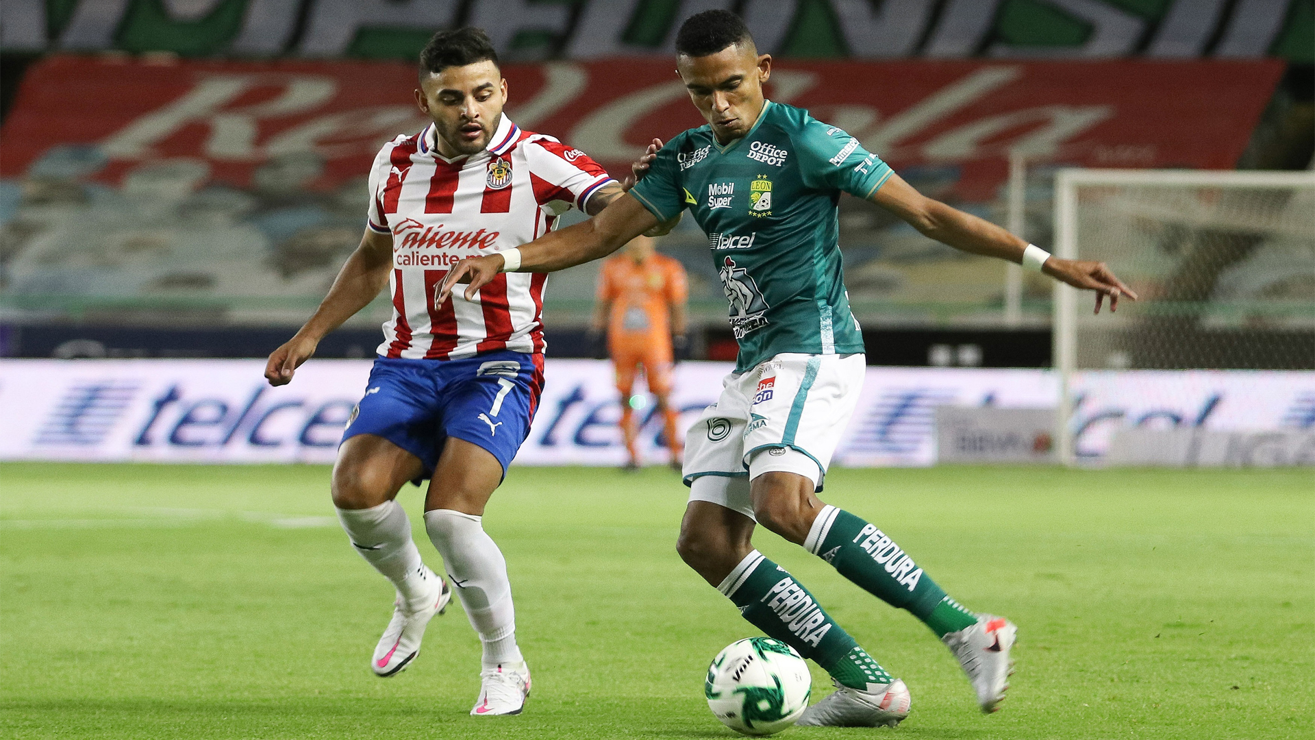 Comentarista Carlos Albert se confunde con repetición del León vs Chivas y se vuelve tendencia en Twitter