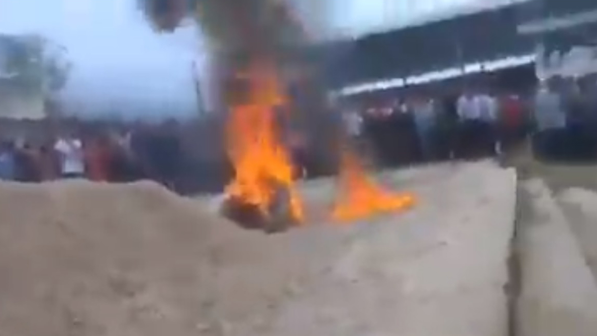 #Video Queman vivos en Chiapas a dos presuntos asesinos