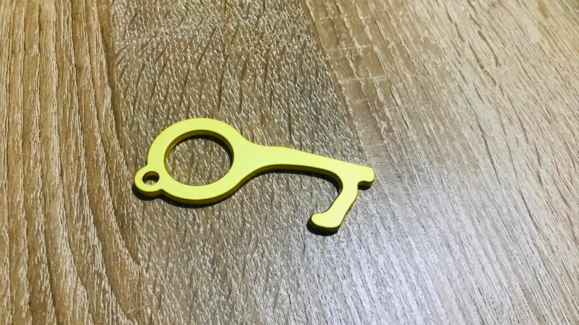 Advierte Profeco por 23 productos milagro que engañan a consumidores; incluye llavero contra COVID-19